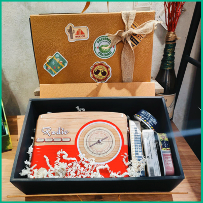CESTA REGALO MALETA RADIO VINTAGE