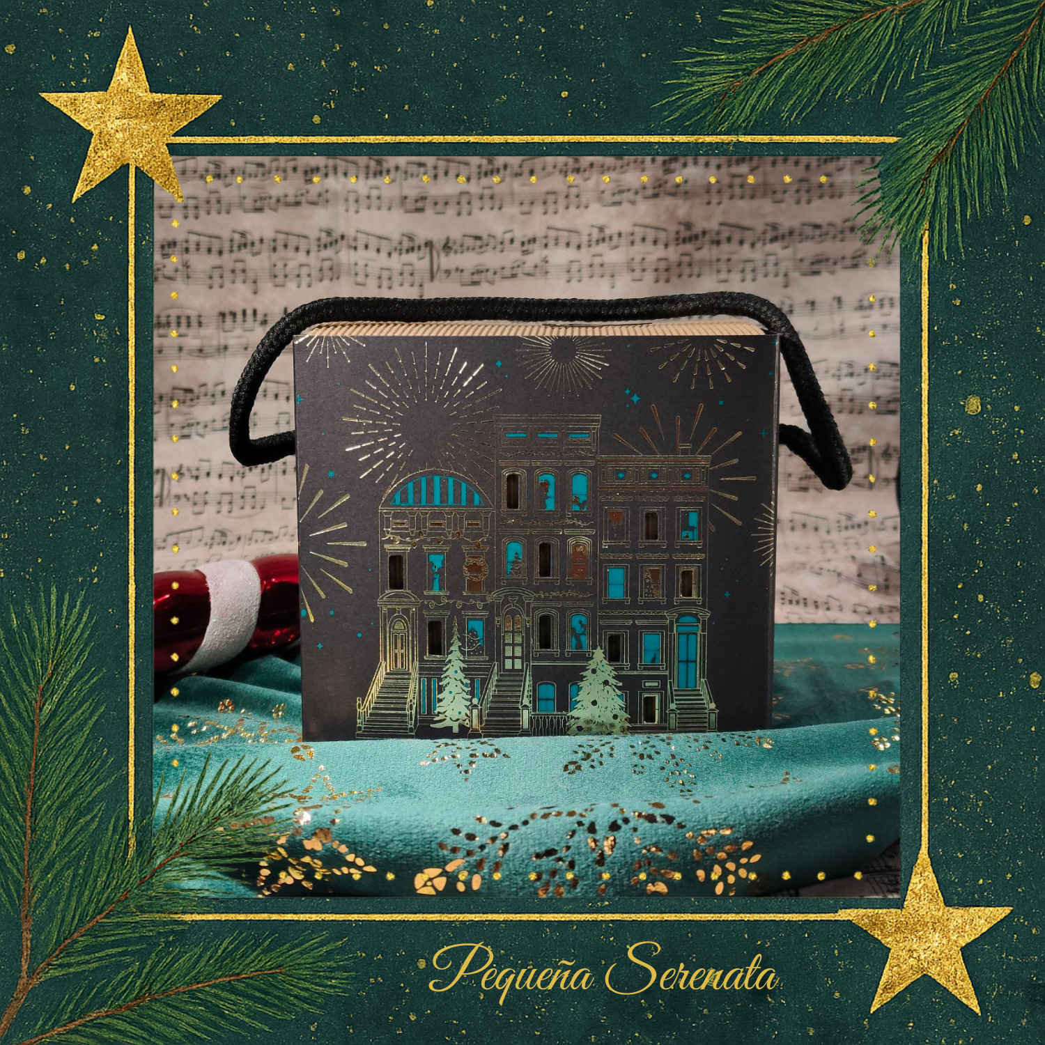 Caja de Navidad pequeña Serenata, presentación de caja en negro con ilustración en dorados