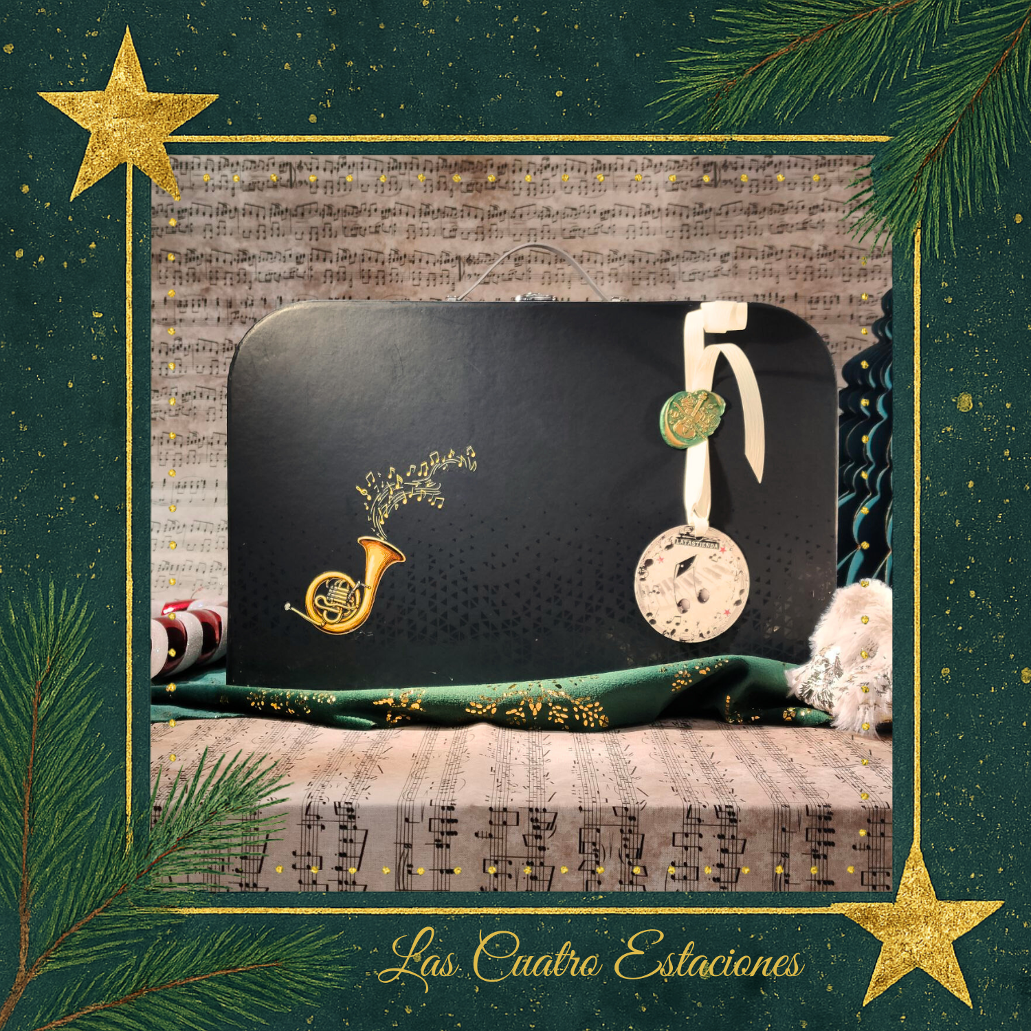 Cesta regalo de Navidad presentacion. Color nego con motivos musicales